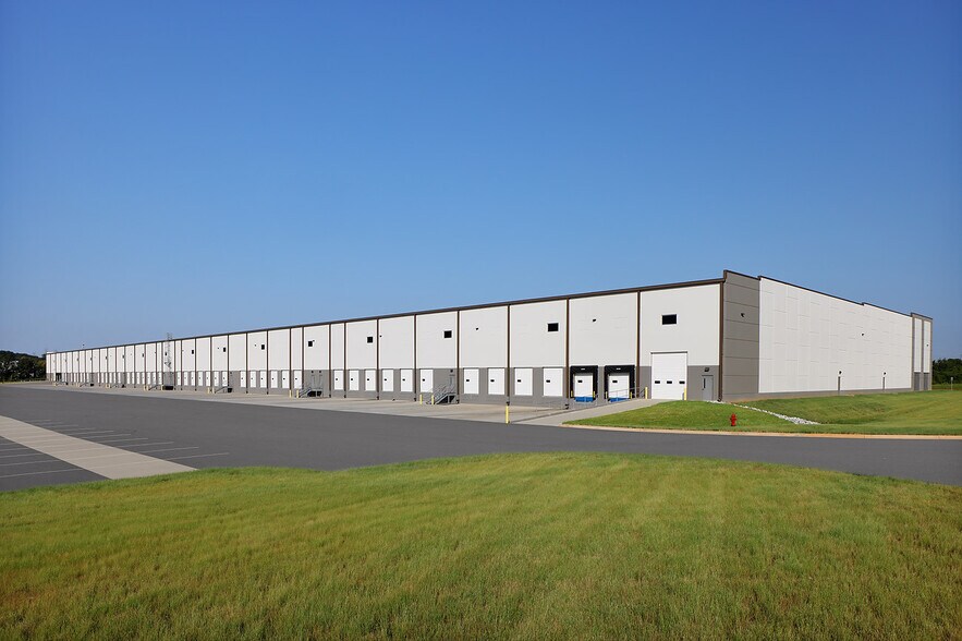 More Photos Of 1500 Perimeter Rd, Greenville Unknown For Lease