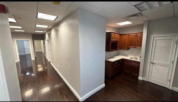 More Photos Of 18 Oliver St, Newark Office For Lease