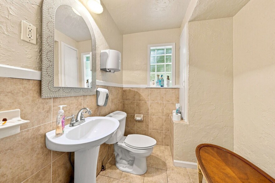 More Photos Of 1802 Lincoln Way, McKeesport Medical For Sale