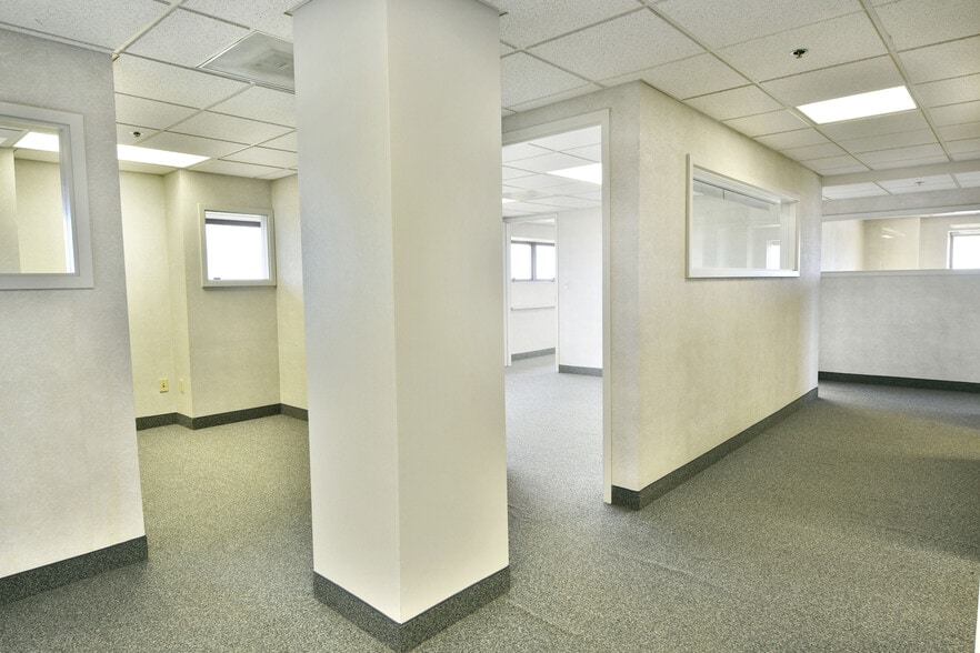More Photos Of 108 Main Ave SW, Warren Office Residential For Lease