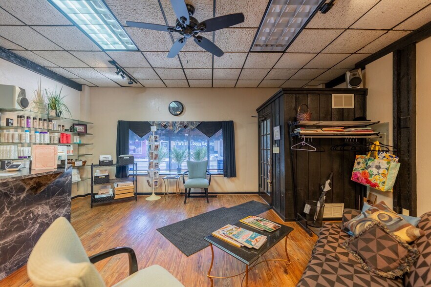 More Photos Of 729 Allegheny River Blvd, Verona Storefront For Sale