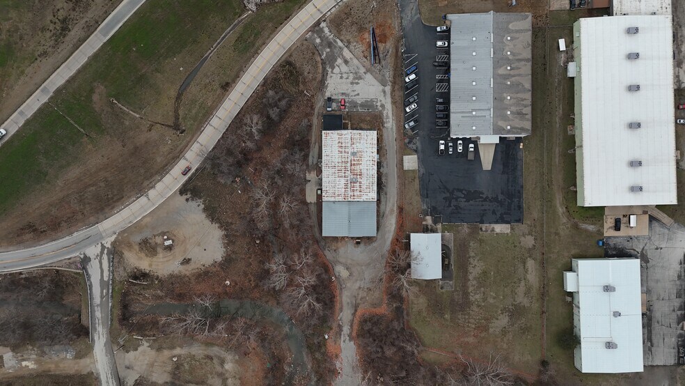 More Photos Of 920 W Skelly Dr, Tulsa Manufacturing For Lease