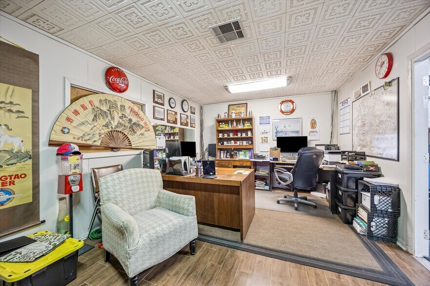 More Photos Of 7515 Long Point Rd, Houston Warehouse For Sale