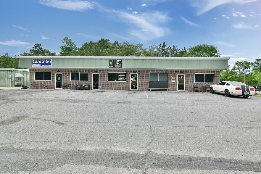 More Photos Of 33 Macon Dr, Cataula Showroom For Sale