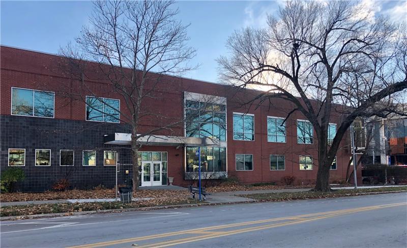 More Photos Of 1-3 E Armour Blvd, Kansas City Office For Sale