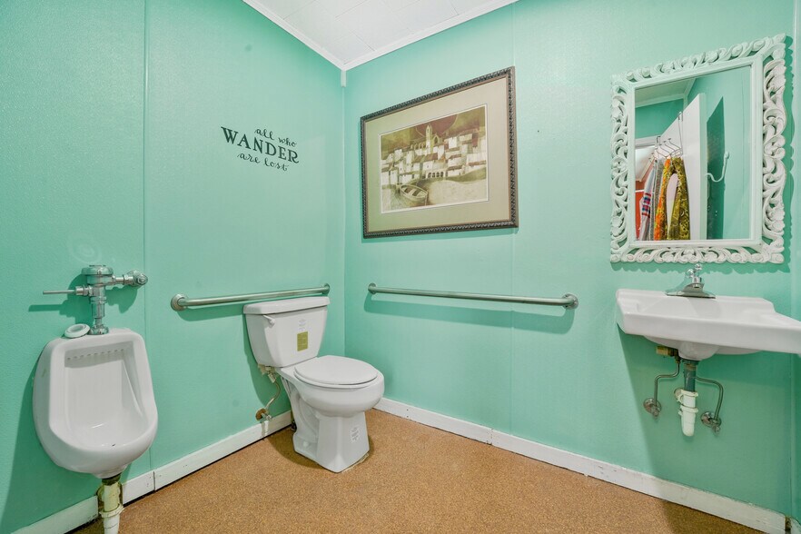 More Photos Of 2665 J Maddy Pky, Interlochen Storefront For Sale