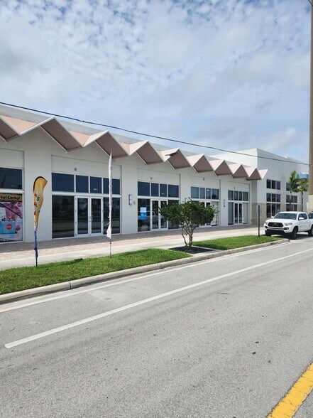 More Photos Of 20080 W Dixie Hwy, Miami General Retail For Lease