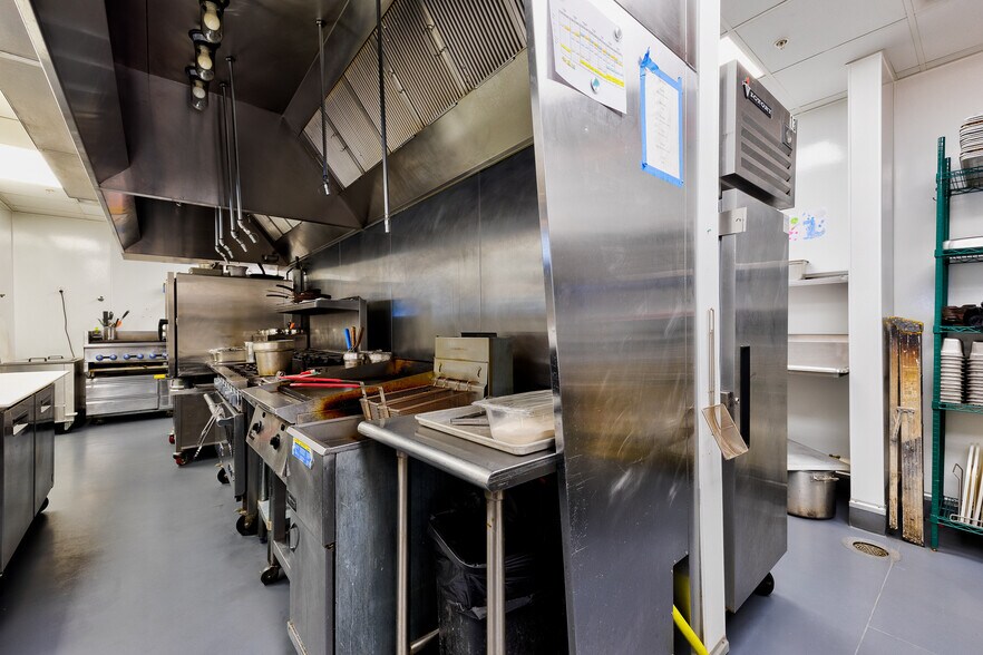 More Photos Of 973 Smith Ave S, Saint Paul Freestanding For Sale