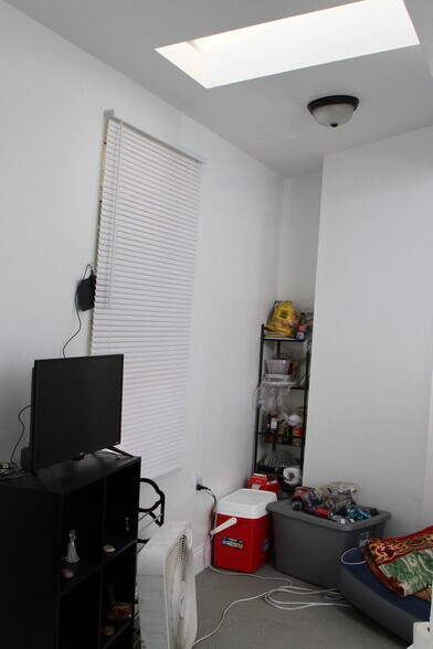 More Photos Of 1636 S Clovis Ave, Fresno Specialty For Sale