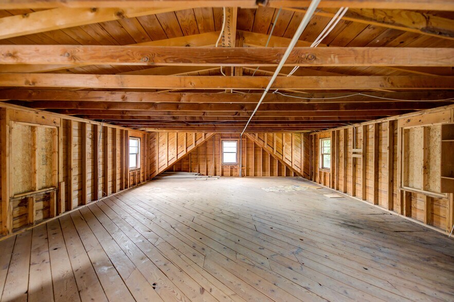 More Photos Of 229 Idaho St, Oshkosh Industrial For Sale