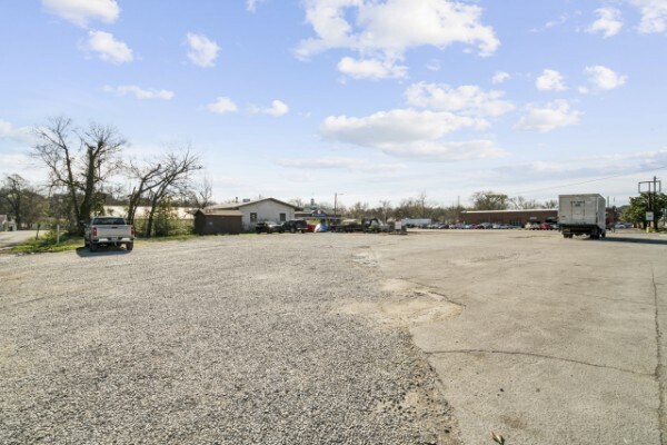 More Photos Of 601 N 1st St, Pulaski Restaurant For Sale