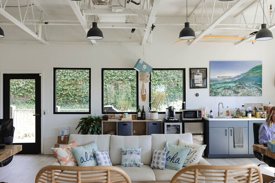 More Photos Of 2110 S Coast Hwy 101, Oceanside Loft Creative Space For Lease