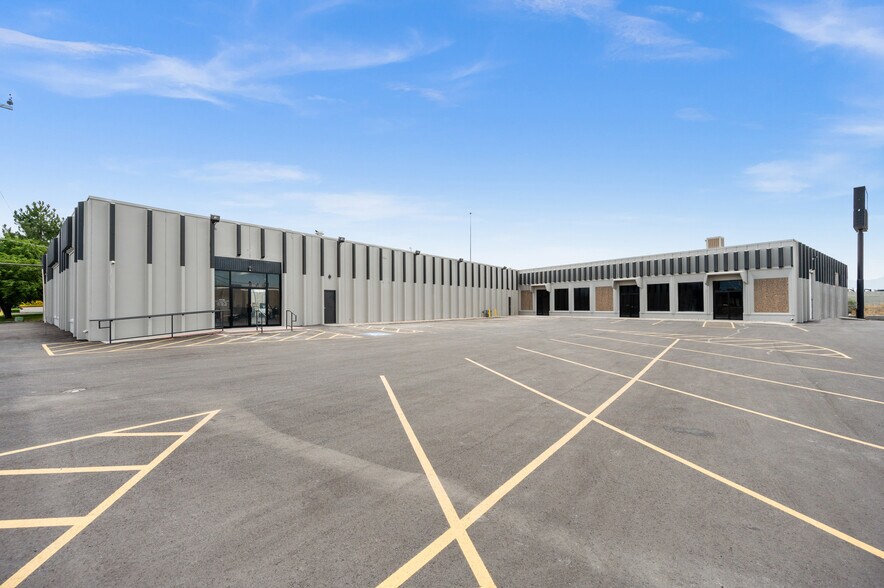More Photos Of 7050 S 400 W, Midvale Showroom For Lease
