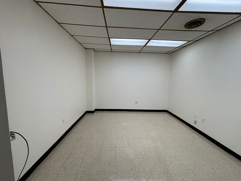 More Photos Of 625-725 San Aleso Ave, Sunnyvale Light Distribution For Lease