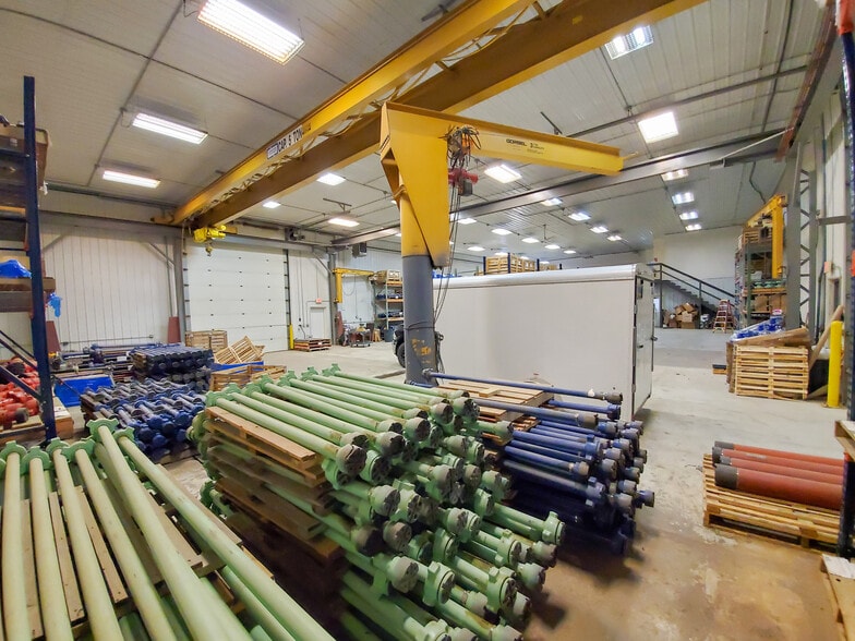 More Photos Of 5039 Petroleum Park Dr, Williston Warehouse For Lease