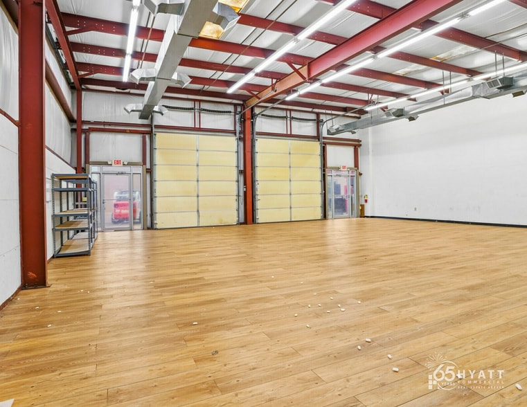 More Photos Of 43935 Commerce Ave, Hollywood Light Manufacturing For Lease