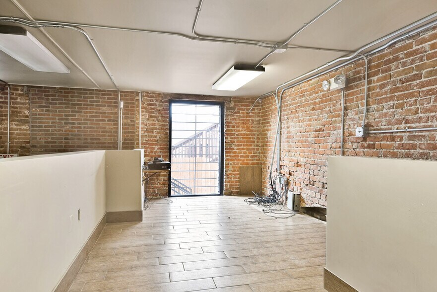 More Photos Of 1309-1311 1st St S, Nampa Storefront Retail Office For Sale