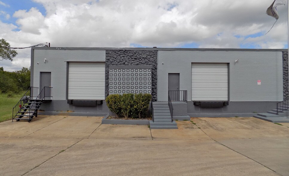 More Photos Of 2430-2434 January Ln, Grand Prairie Distribution For Sale