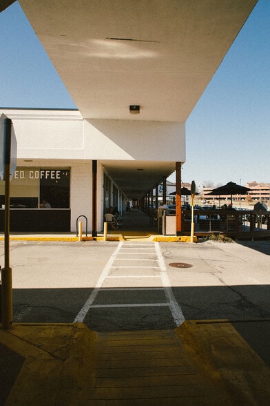 More Photos Of 1320-1554 N College Ave, Fayetteville Unknown For Lease