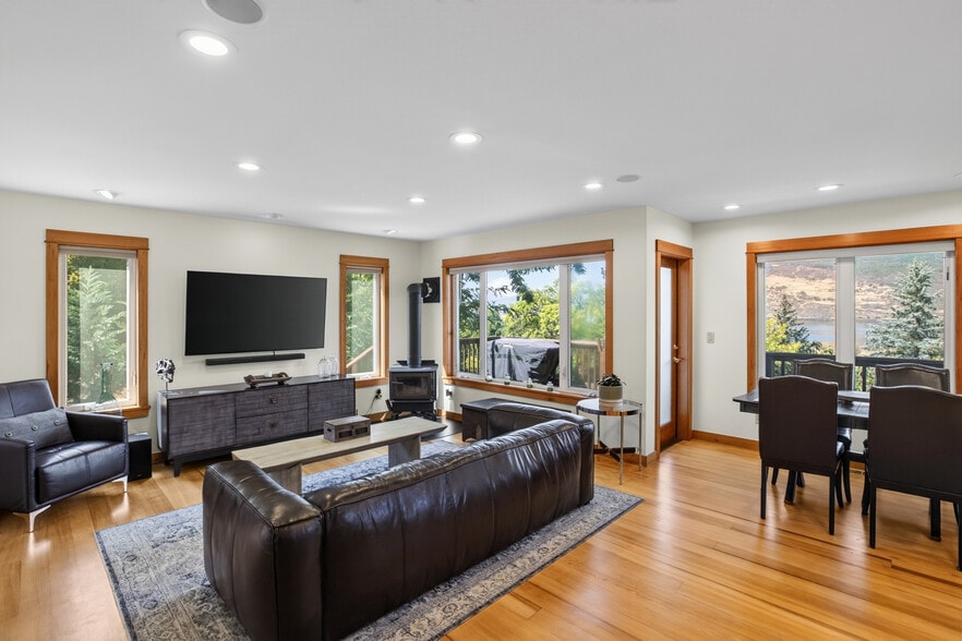 More Photos Of 407 Huskey Rd, Mosier Specialty For Sale
