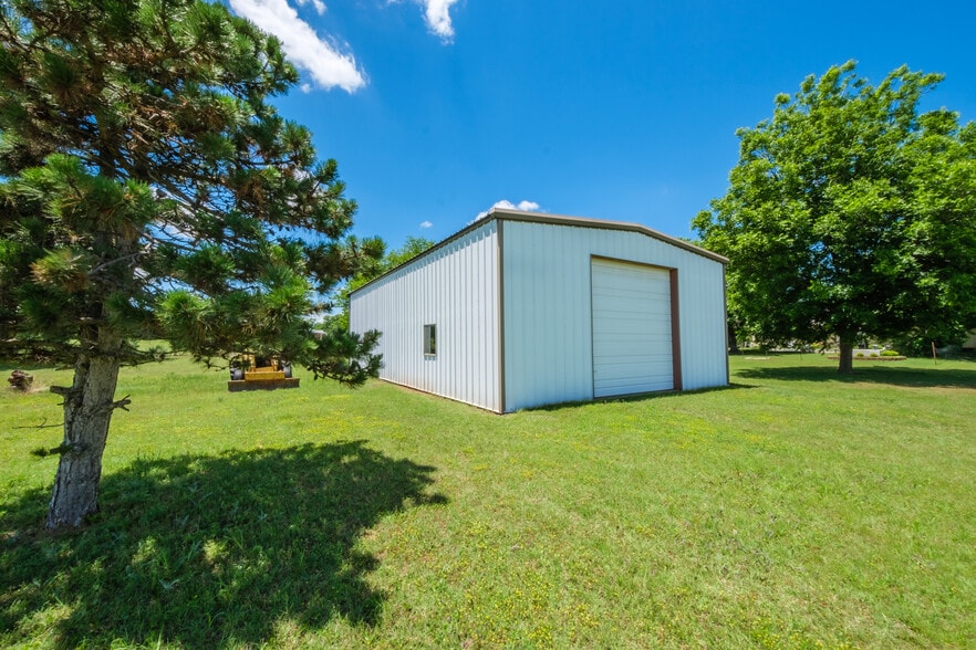 More Photos Of 523 W Country Club Rd, Chickasha Office Residential For Sale