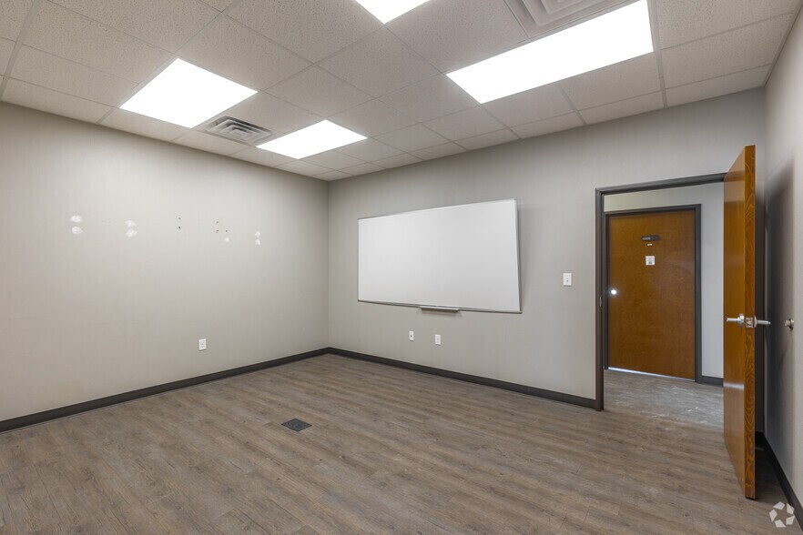 More Photos Of 10712 W County Road 77, Midland Service For Lease