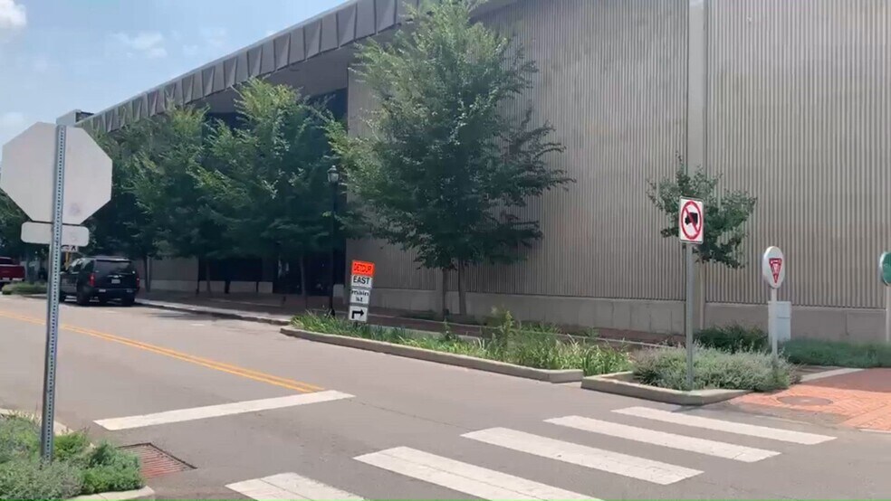 Primary Photo Of 600 E Main St, Richmond Medical For Lease