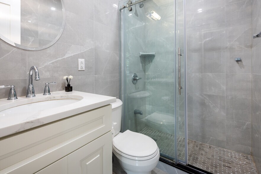 More Photos Of 450 W 44th St, New York Apartments For Sale