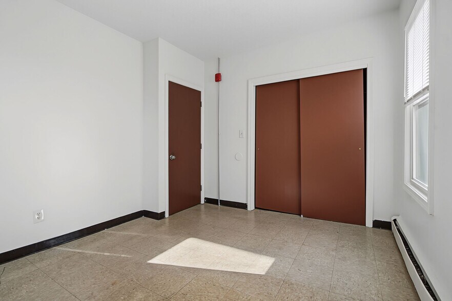 More Photos Of 471 Pond St, Woonsocket Apartments For Sale