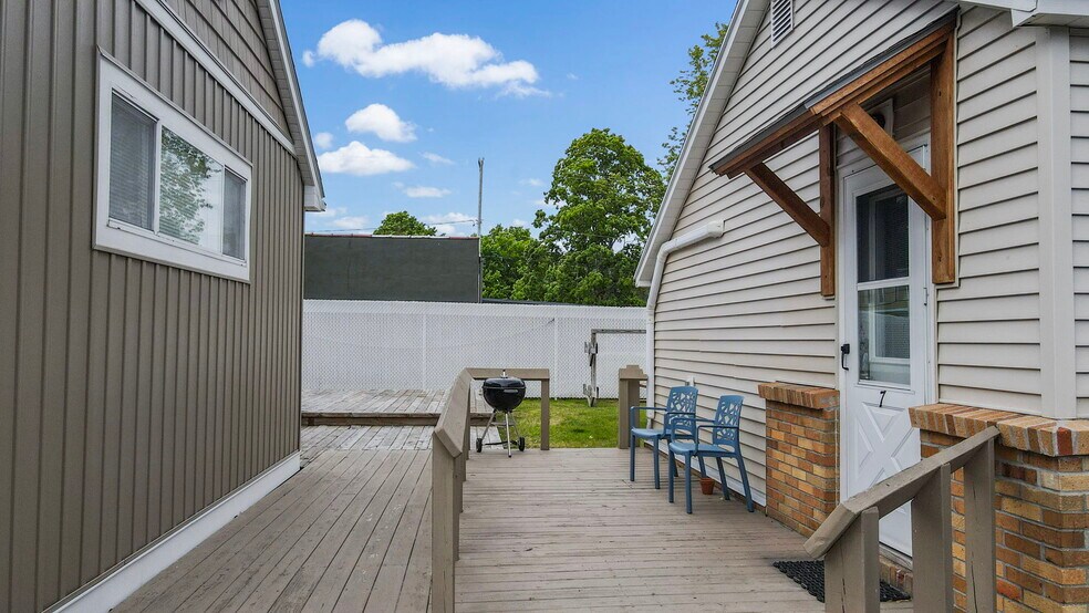 More Photos Of 17229 Northwood Hwy, Arcadia Hotel For Sale