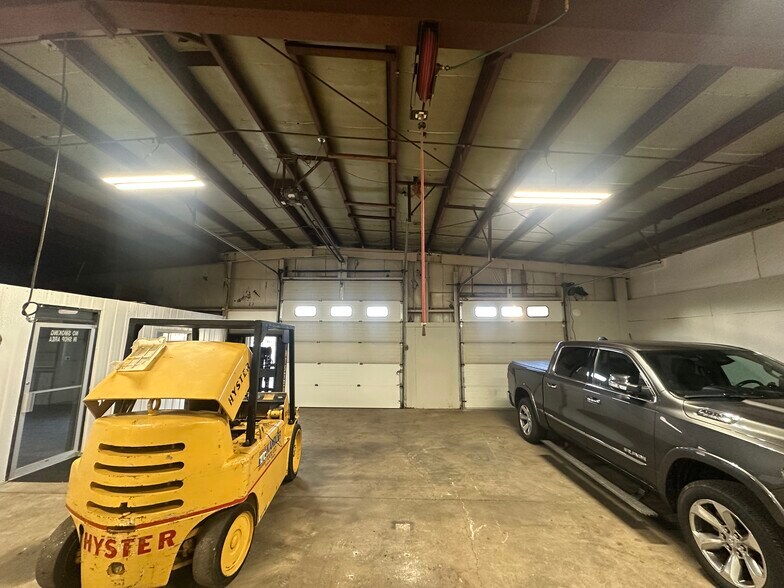 More Photos Of 3499 E Main St, Kalamazoo Auto Repair For Sale