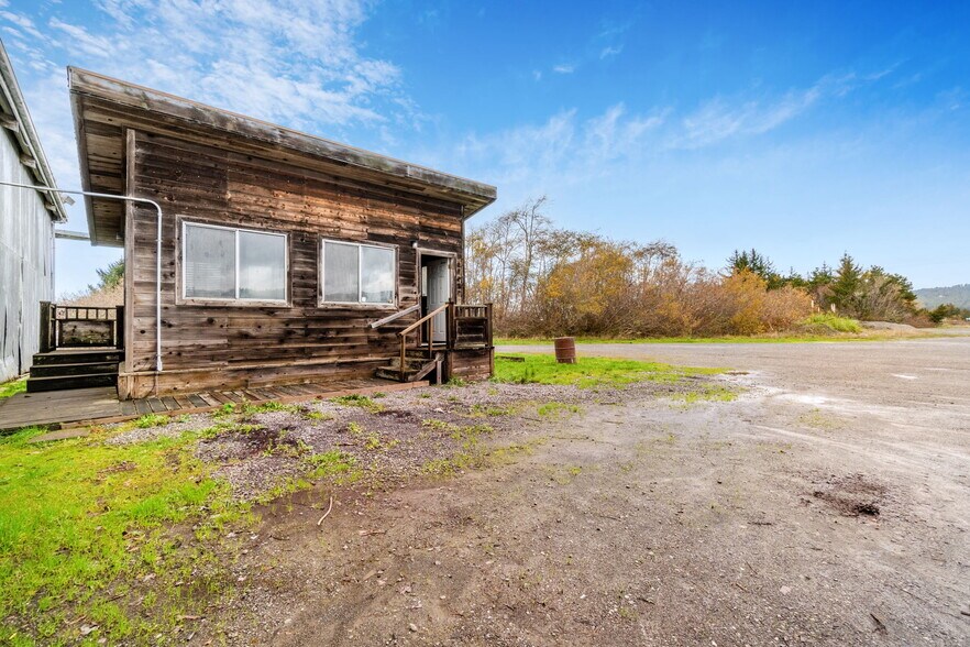 More Photos Of 4051-4061 N Highway 101, Eureka Warehouse For Sale