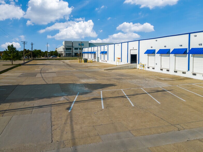 More Photos Of 1207 W Crosby Rd, Carrollton Manufacturing For Sale