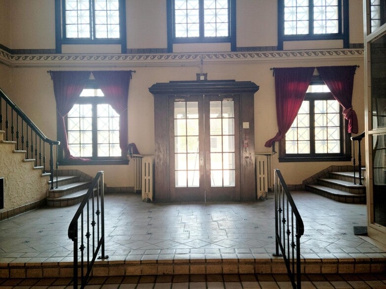 More Photos Of 807 61st St, Kenosha Lodge Meeting Hall For Lease