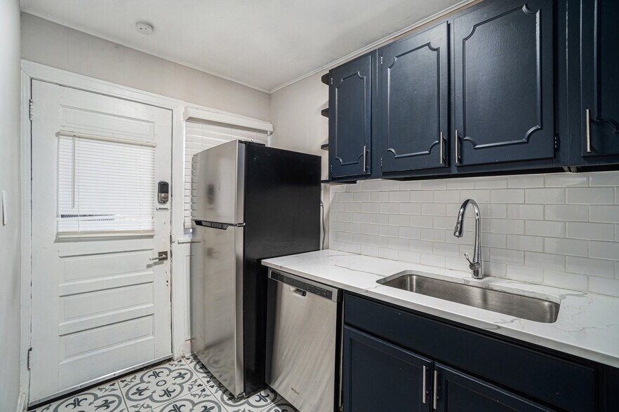 More Photos Of 712-714 W 38th St, Kansas City Apartments For Sale
