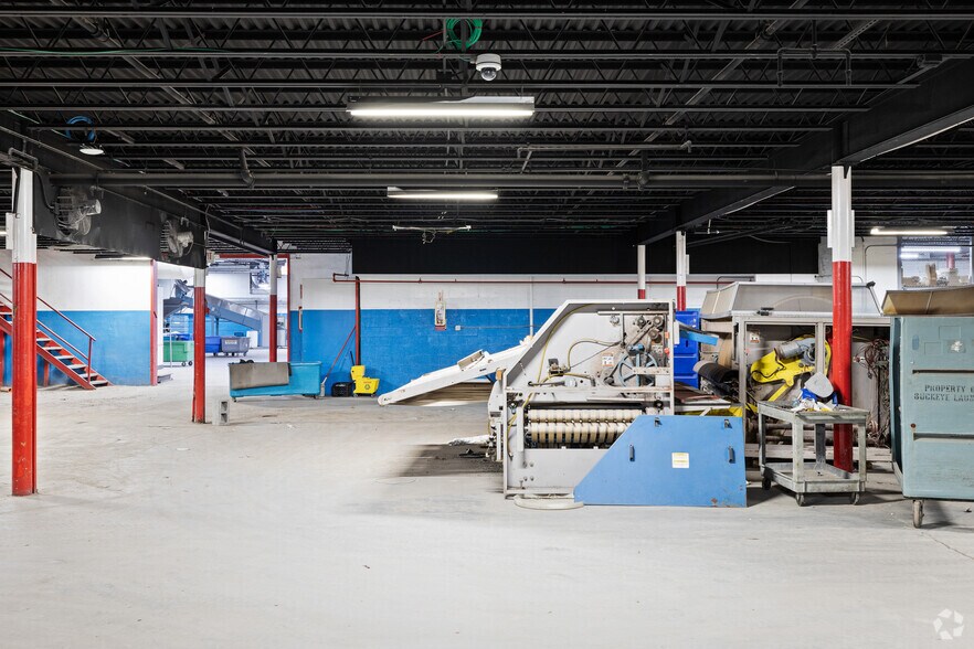 More Photos Of 2320 NW 147th St, Opa-locka Warehouse For Lease