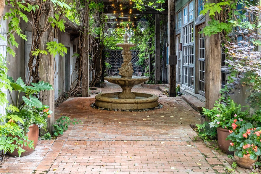 More Photos Of 610 Elm St, McKinney Loft Creative Space For Lease