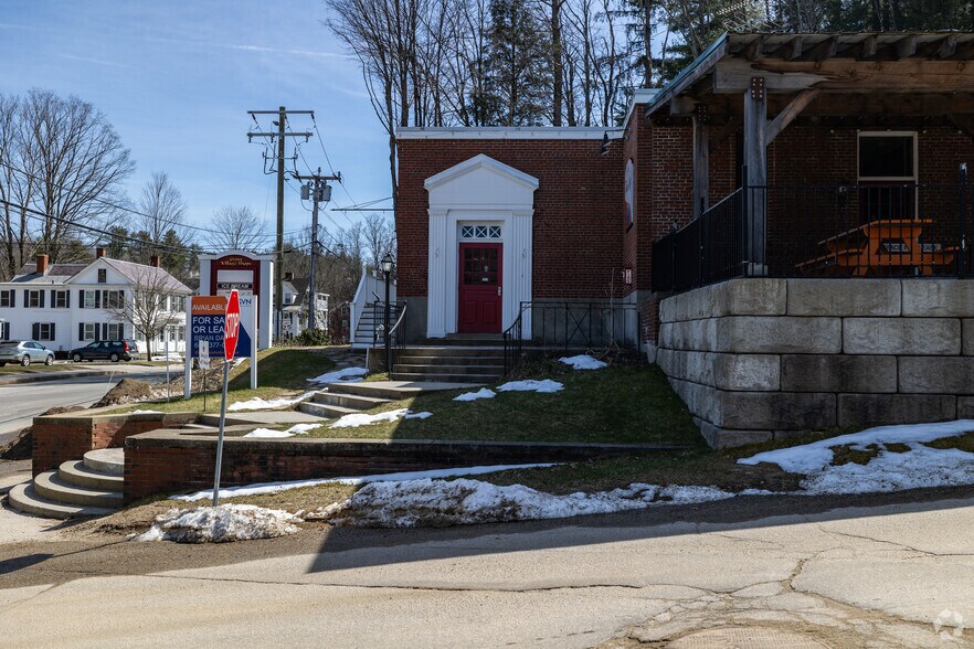 More Photos Of 43 Grove St, Peterborough Freestanding For Sale