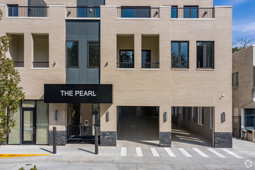 More Photos Of 856 N Old Woodward Ave, Birmingham Apartments For Lease