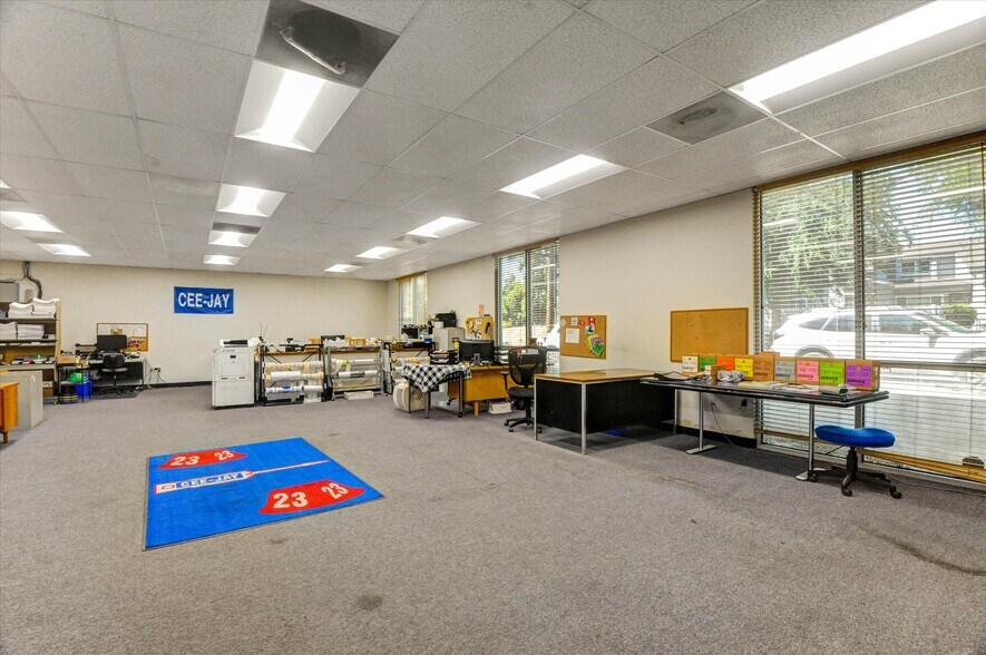 More Photos Of 920 W 10th St, Azusa Warehouse For Sale