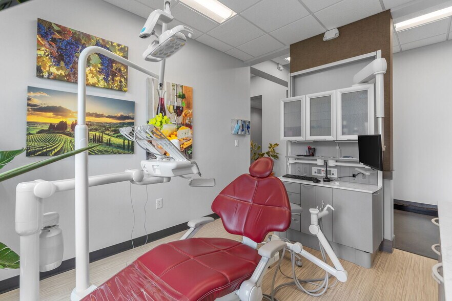 More Photos Of 18389 Orchard Trl, Lakeville Medical For Lease