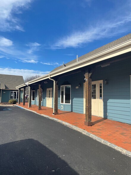 More Photos Of 53345 Main Rd, Southold Freestanding For Lease