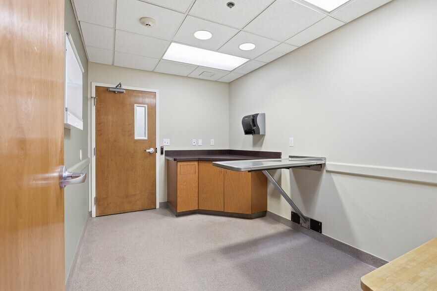 More Photos Of 180 Bear Hill Rd, Waltham Flex For Sale