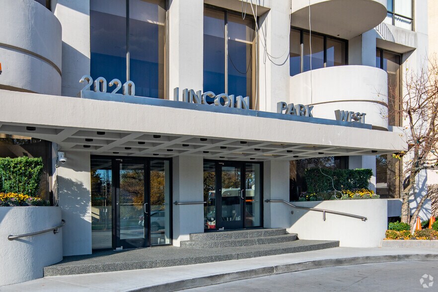 More Photos Of 2020 N Lincoln Park West, Chicago Apartments For Sale