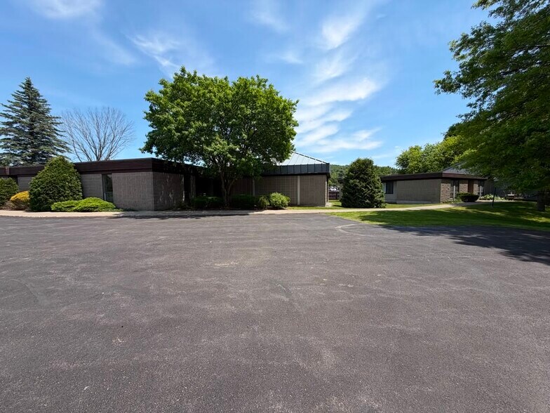 More Photos Of 900 McLean Rd, Cortland Office For Sale