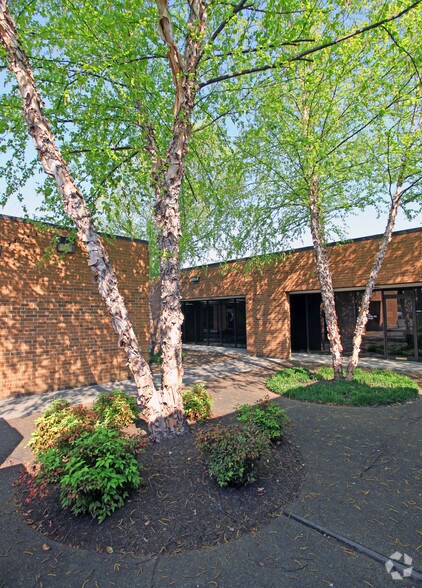 More Photos Of 9047 Executive Park Dr, Knoxville Office For Lease
