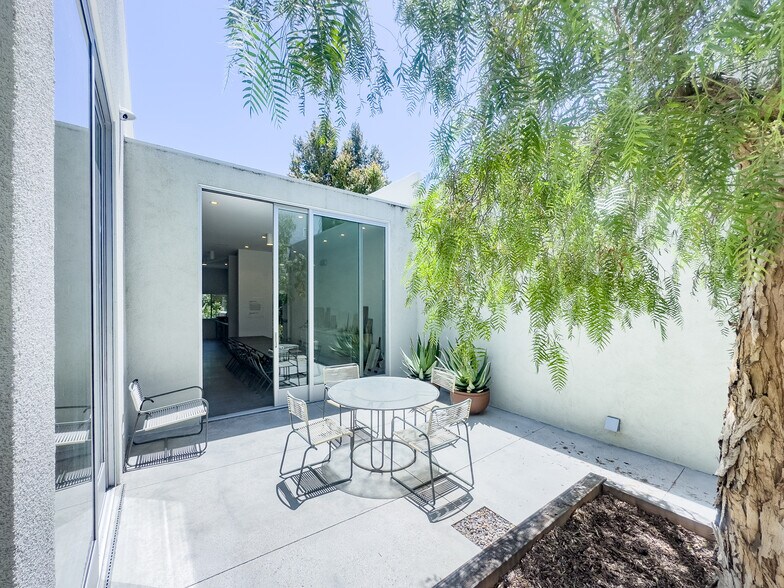 More Photos Of 1825 Hyperion Ave, Los Angeles Loft Creative Space For Lease