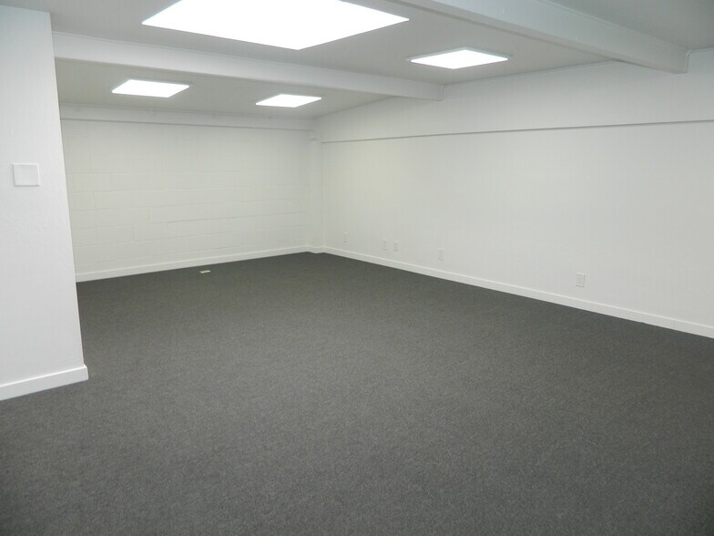 More Photos Of 1336 N Carolan Ave, Burlingame Warehouse For Lease