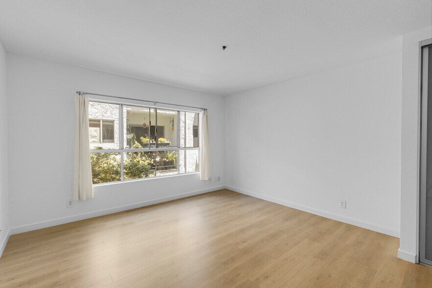 More Photos Of 939 Palm Ave, West Hollywood Apartments For Sale