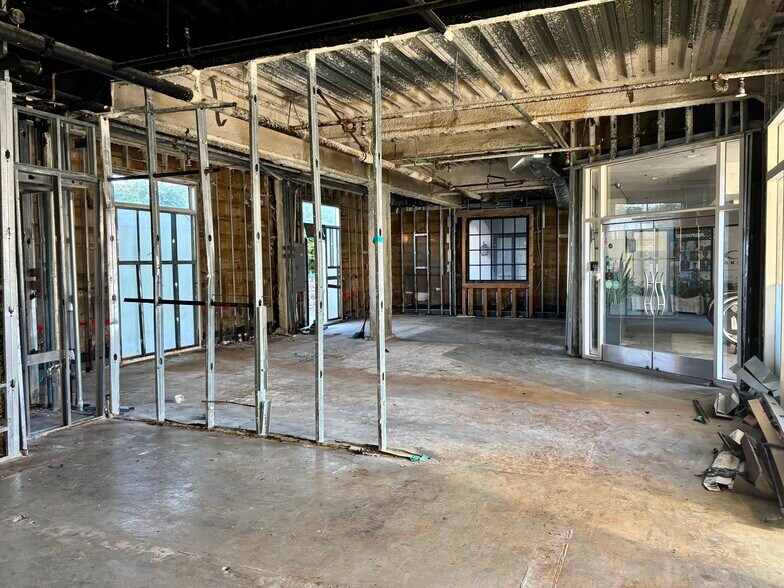 More Photos Of 970 Monument St, Pacific Palisades Storefront Retail Office For Lease